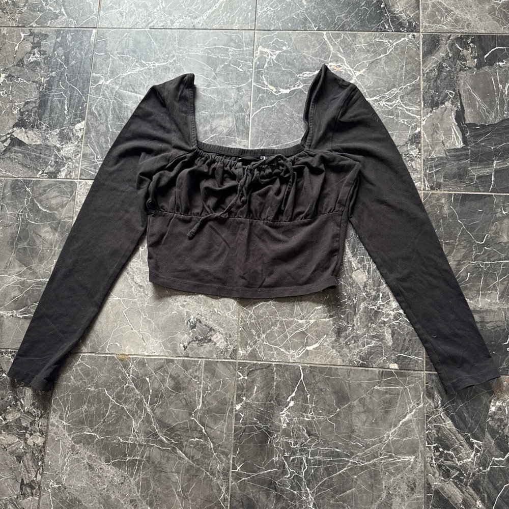 ASOS DESIGN Black Ruched Long Sleeve Crop Top – US 8